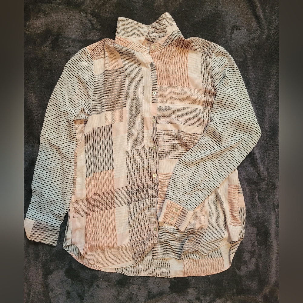 Rose and olive collar shirt size M